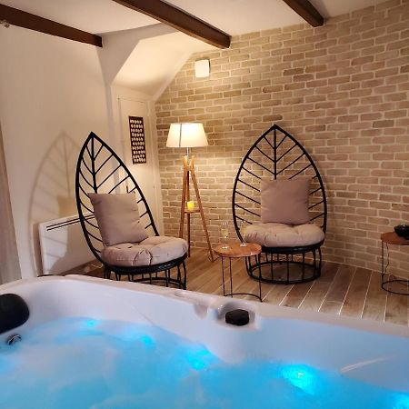Jacuzzi Privatif Dans Maison De Village Au Calme Flaviac Εξωτερικό φωτογραφία